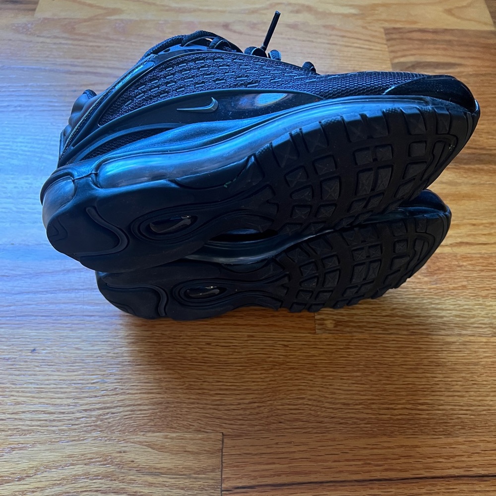 Nike - Picture 3 of 6